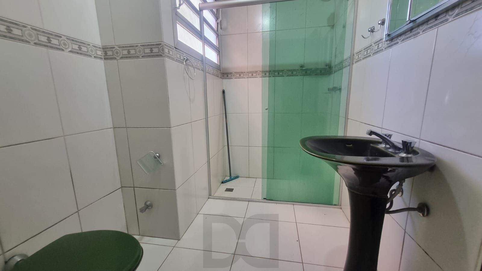 Ótima Residência com 5 dormitórios e 2 suítes. Bairro Santa Tereza. — foto 23