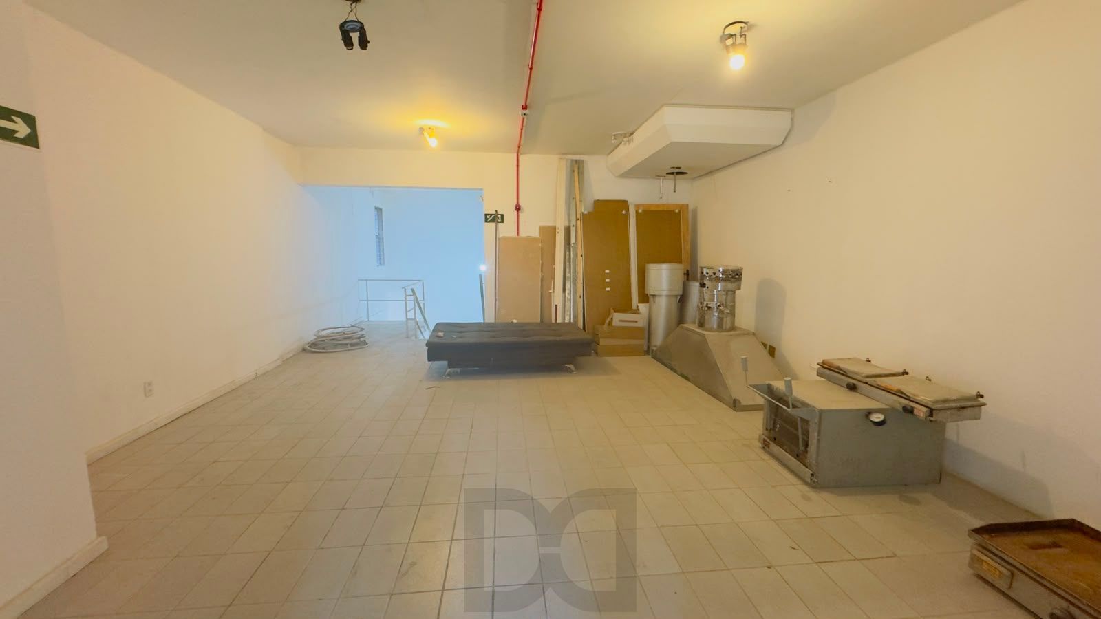 Excelente loja comercial na avenida Teresópolis, com sobreloja, 2 banheiros — foto 13
