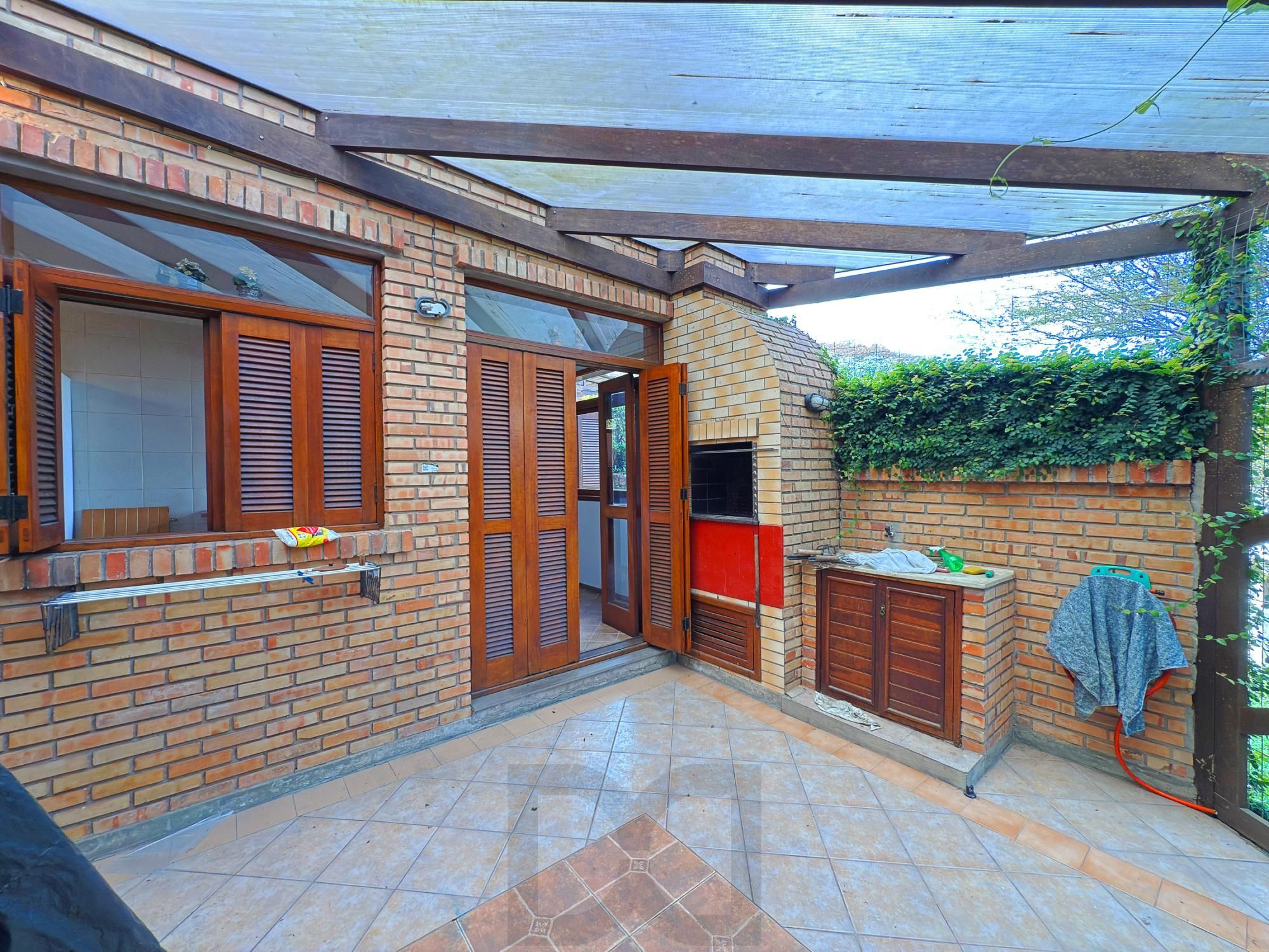 Casa em Condomínio  | 3 Dormitórios, Suíte, Lareira e Churrasqueira — foto 50