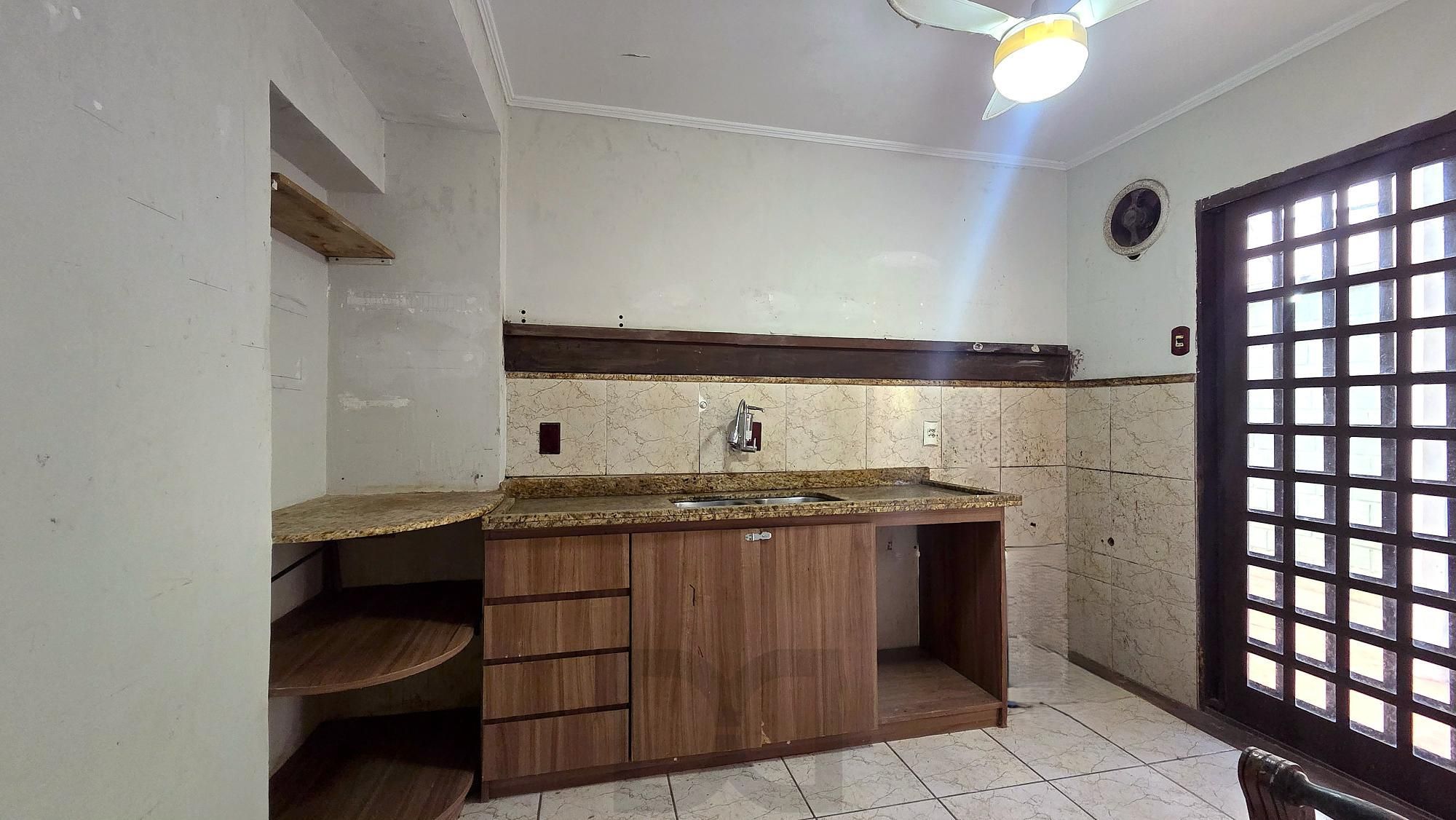 Excelente casa com 160 m² privativos, 4 dormitórios e garagem para 2 carros. — foto 13