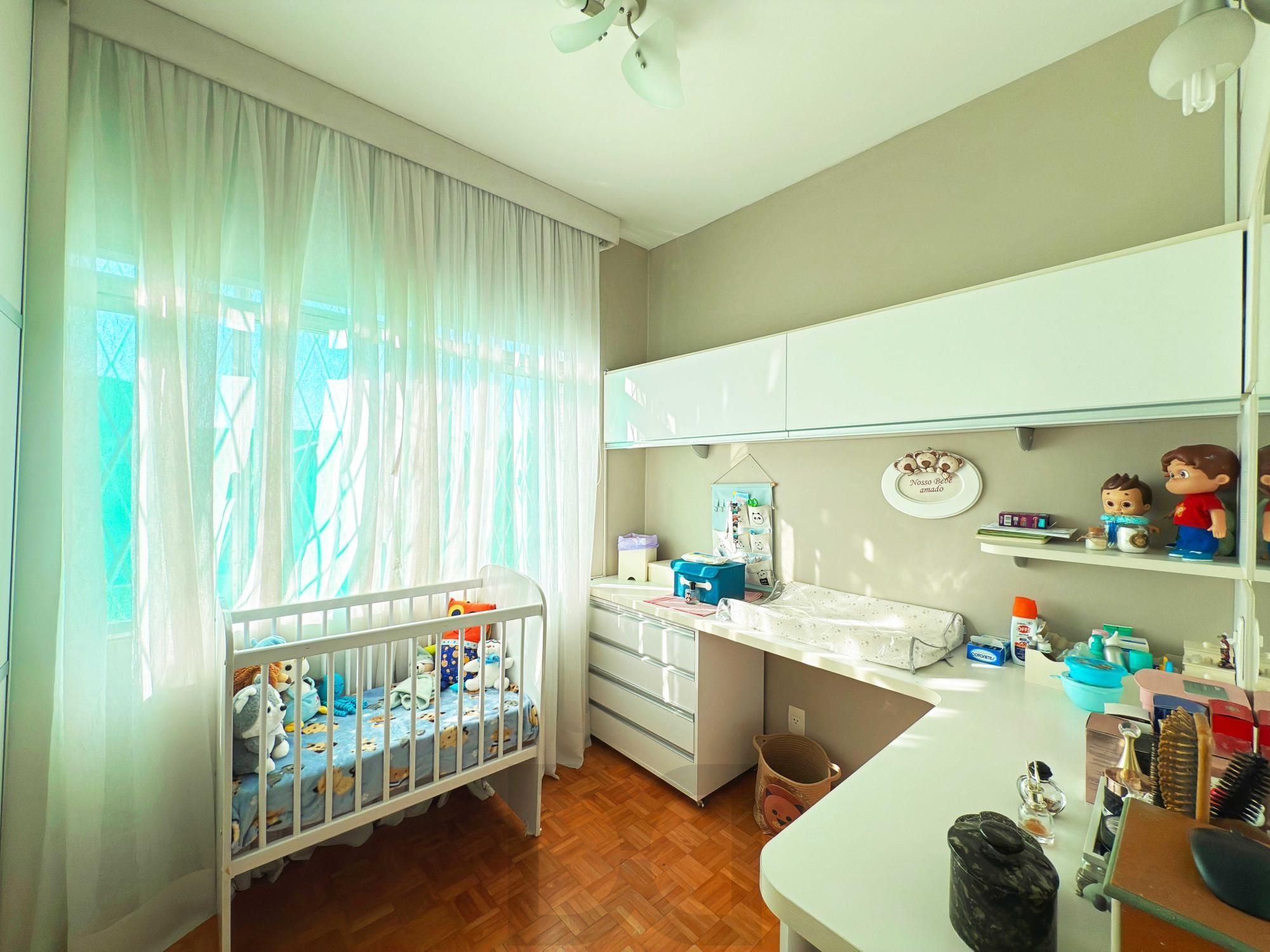 Ótima residência com 4 dormitórios, lareira e piscina no coração do bairro Tristeza. — foto 12
