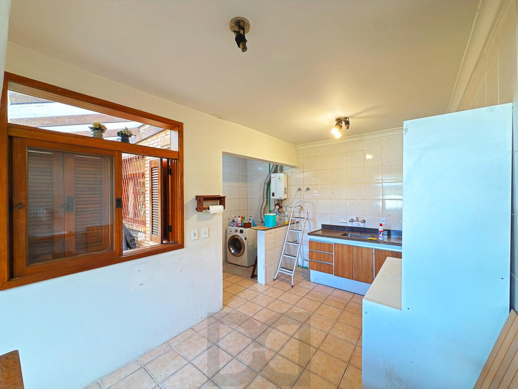 Casa em Condomínio  | 3 Dormitórios, Suíte, Lareira e Churrasqueira — foto 45