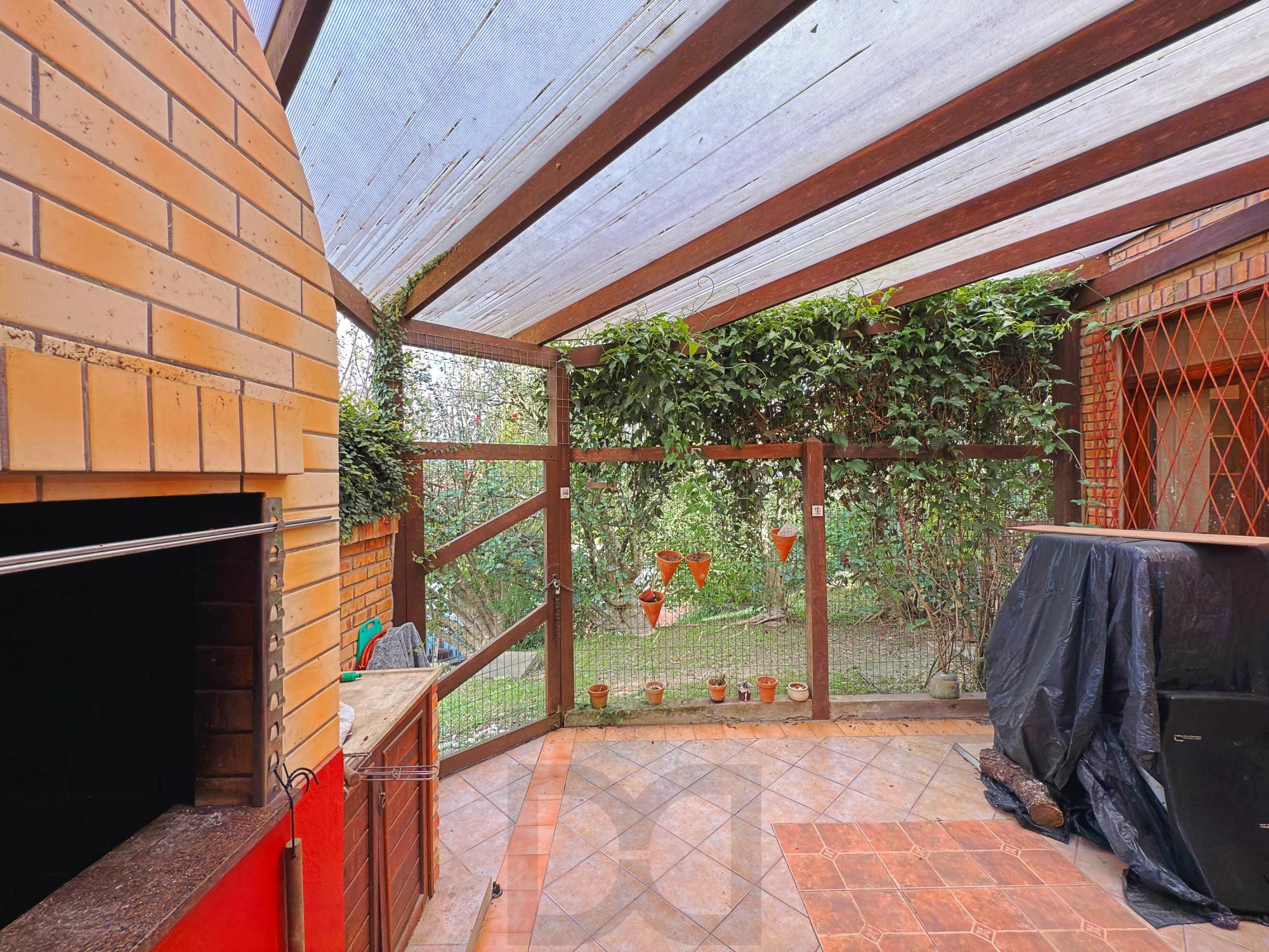 Casa em Condomínio  | 3 Dormitórios, Suíte, Lareira e Churrasqueira — foto 48