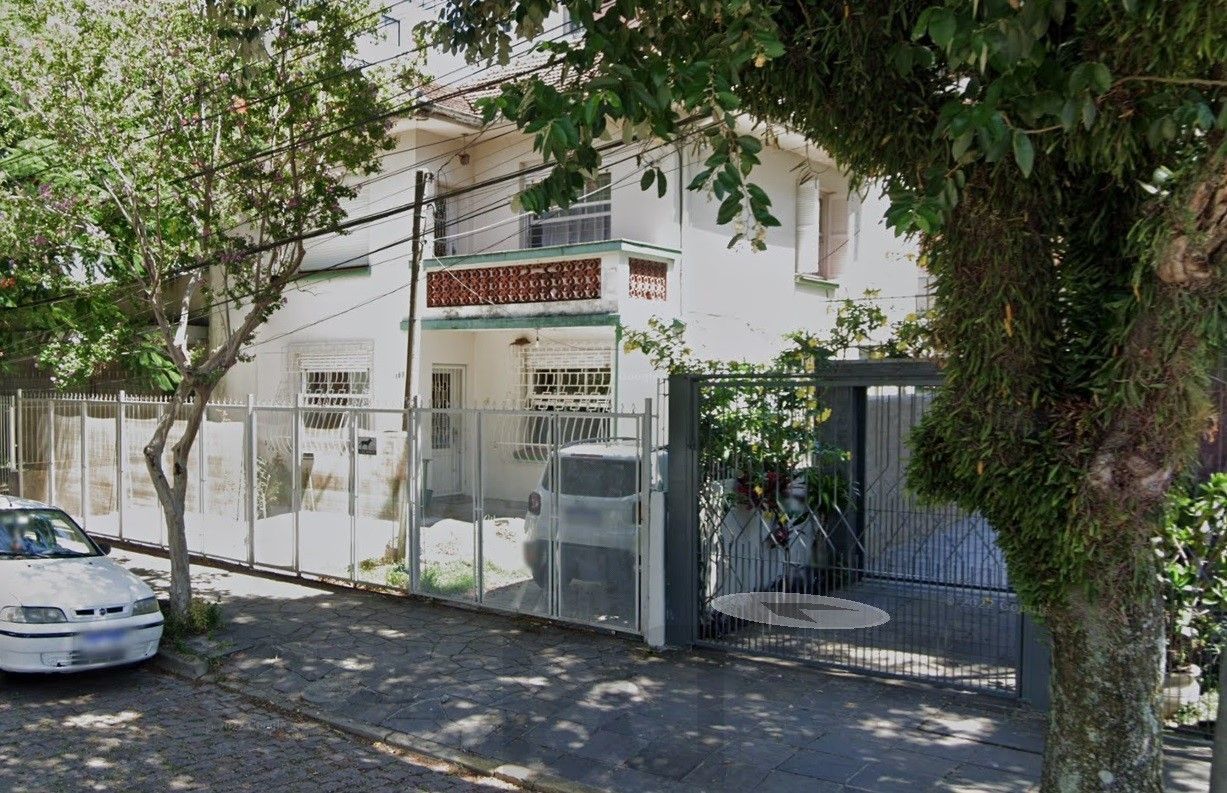 Casa com 220m2 de área privativa, 4 dormitórios, 1 suíte e 6 vagas de garagem. — foto 1
