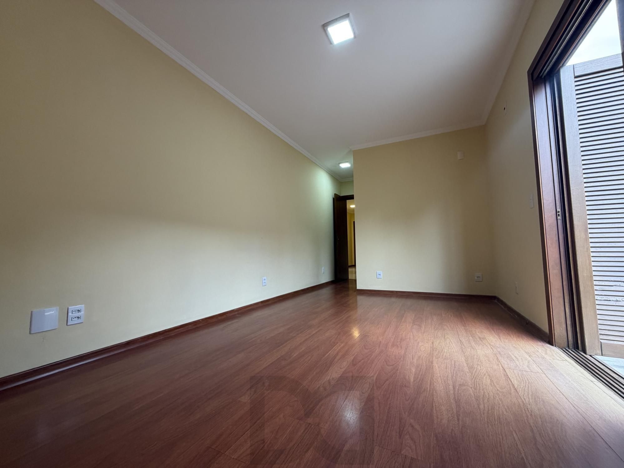 Apartamento Garden com 2 dormitórios, sendo 1 suíte, churrasqueira e lareira, 2 vagas de garagem cobertas. — foto 26