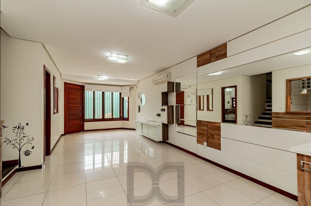 Casa em condomínio Fechado no Bairro Ipanema c/3 dormitórios. — foto 1