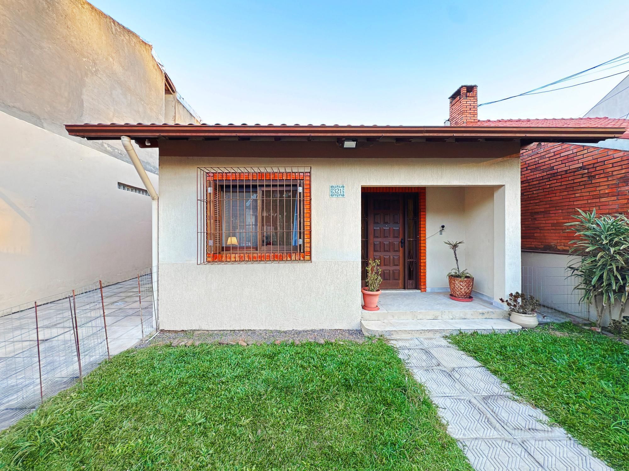 Casa à venda na Cavalhada – 2 Dormitórios com 330m² de terreno. — foto 2
