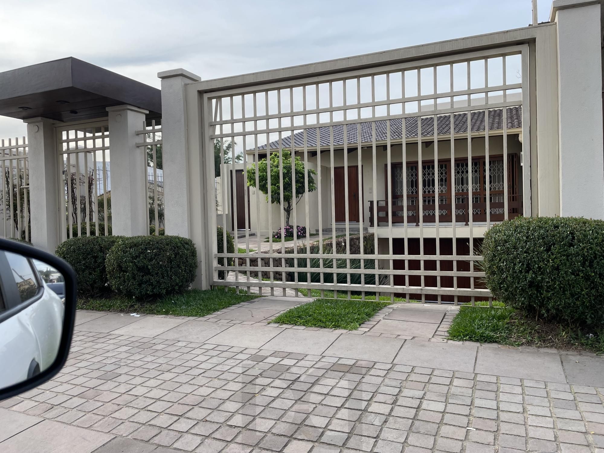 CASA COM 3 DORMITORIOS COM 1 SUITE - BAIRRO VILA NOVA — foto 1