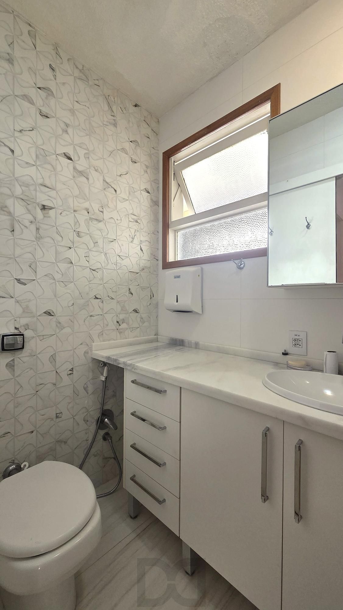Excelente cobertura com 154m² de área privativa, 2 dormitórios e 1 vaga de garagem, localizada no bairro Menino Deus. — foto 8