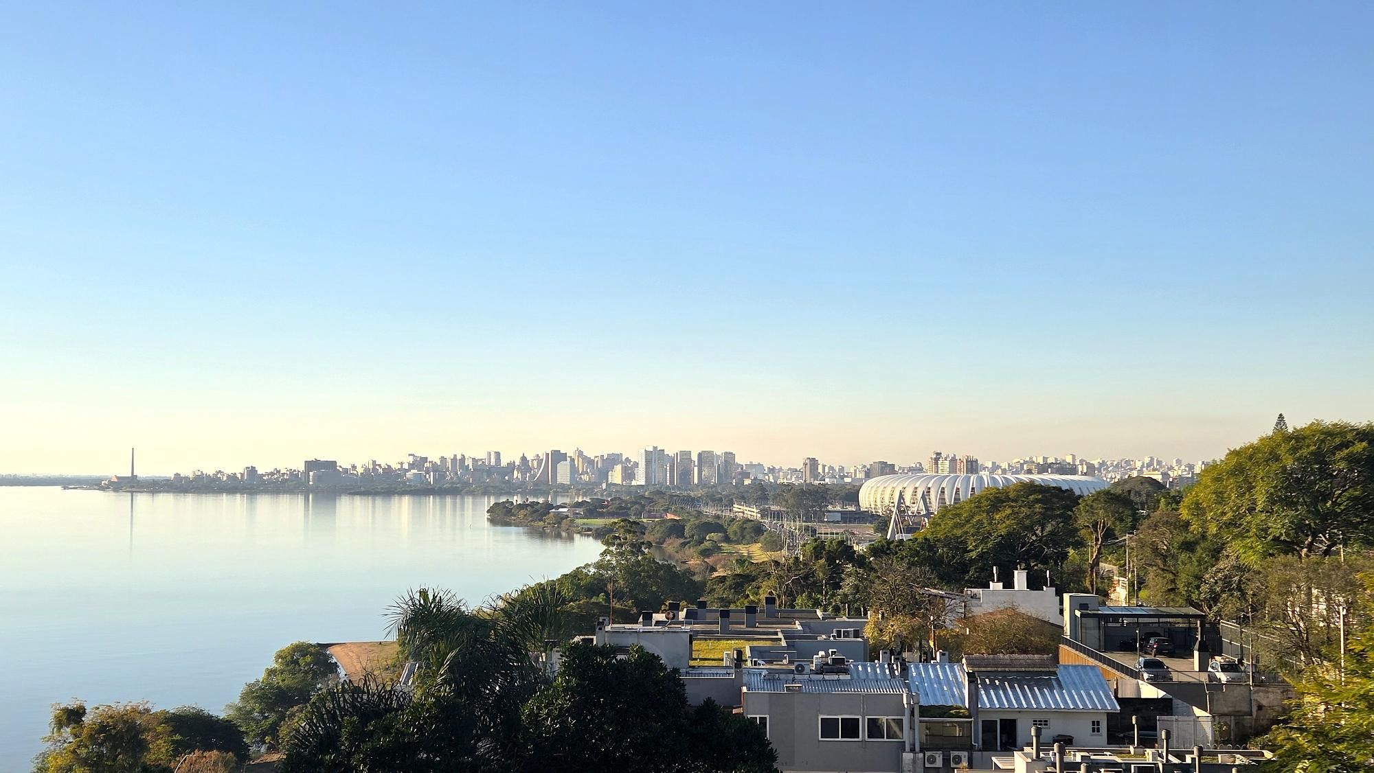 Cobertura de Alto Padrão com 357m2, 3 suítes e 3 vagas de garagem. Vista Permanente para o Guaíba | Porteira Fechada | Bairro Cristal. — foto 12