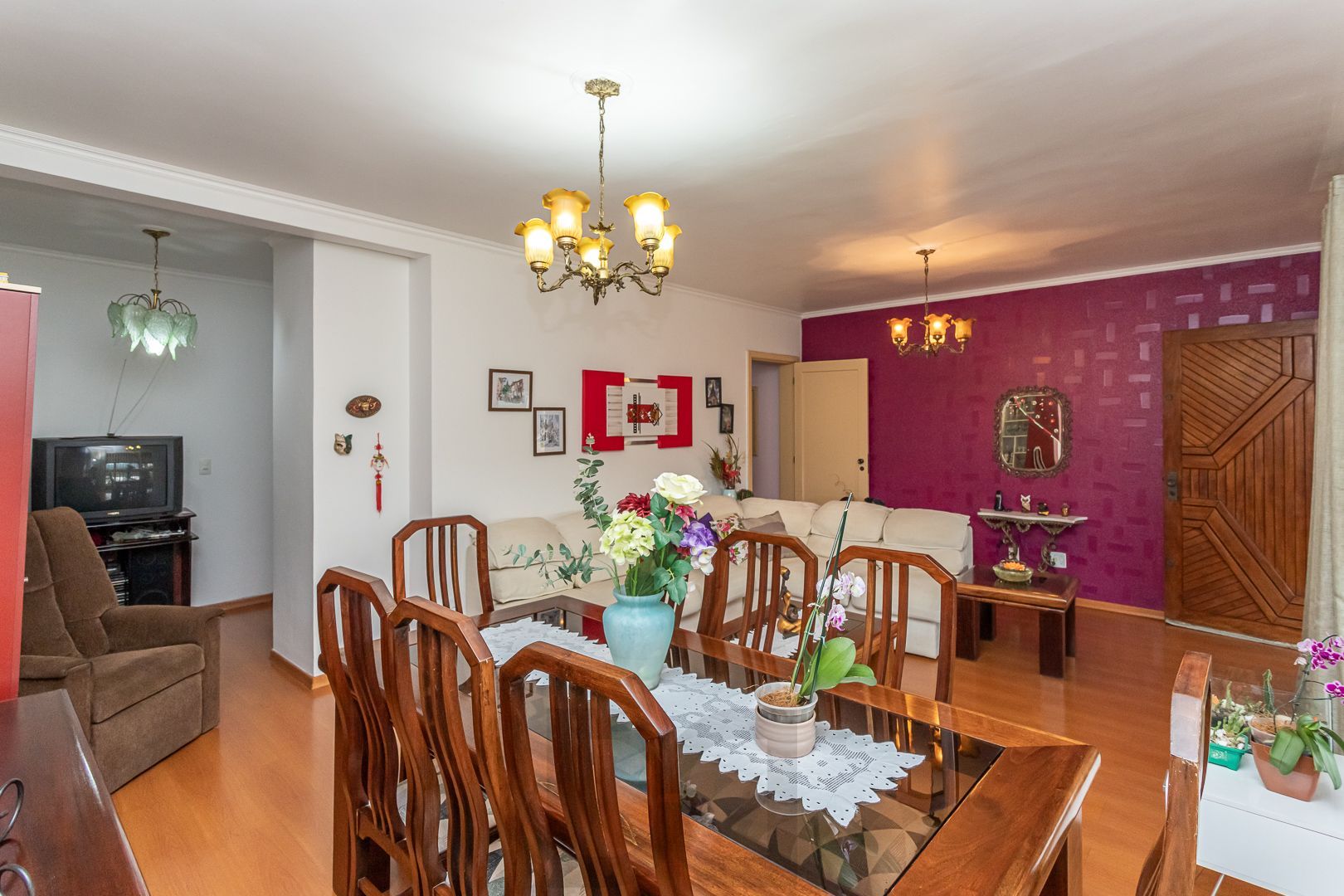 Excelente casa de dois pavimentos no bairro Ipanema, com 238m² de área privativa, 4 dormitórios, 1 suíte e 2 vagas de garagem. — foto 3