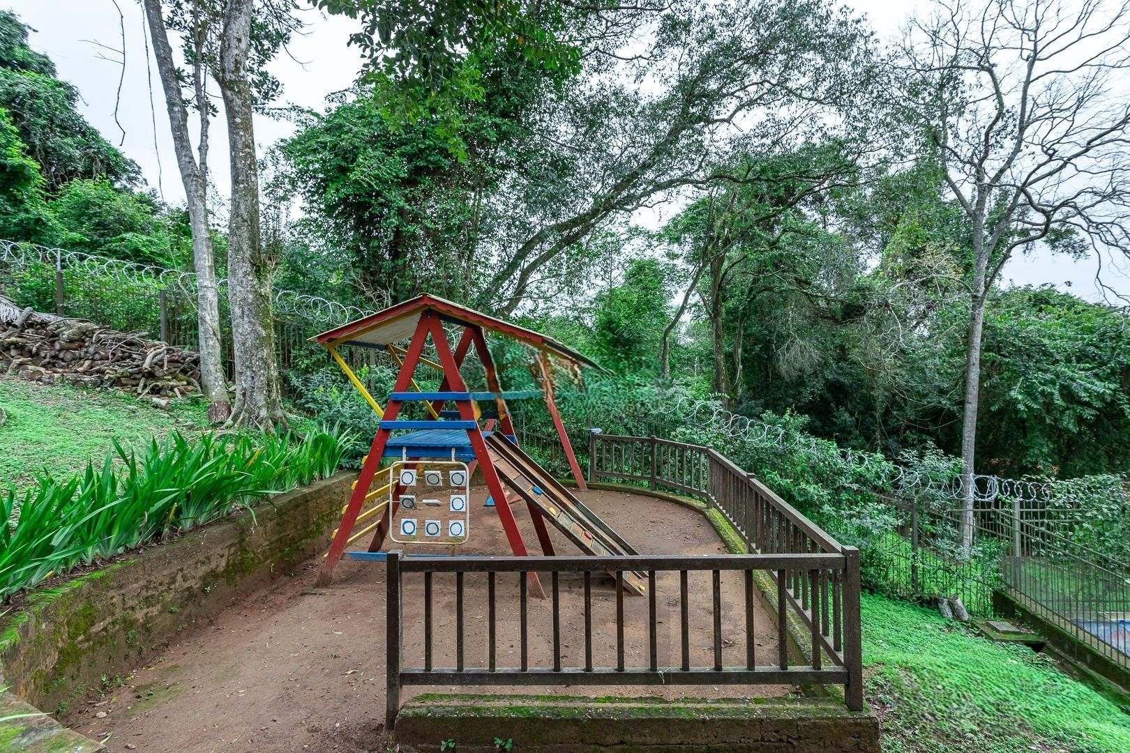 Casa em condomínio no Bairro Pedra Redonda de Alto Padrão construtivo. — foto 40