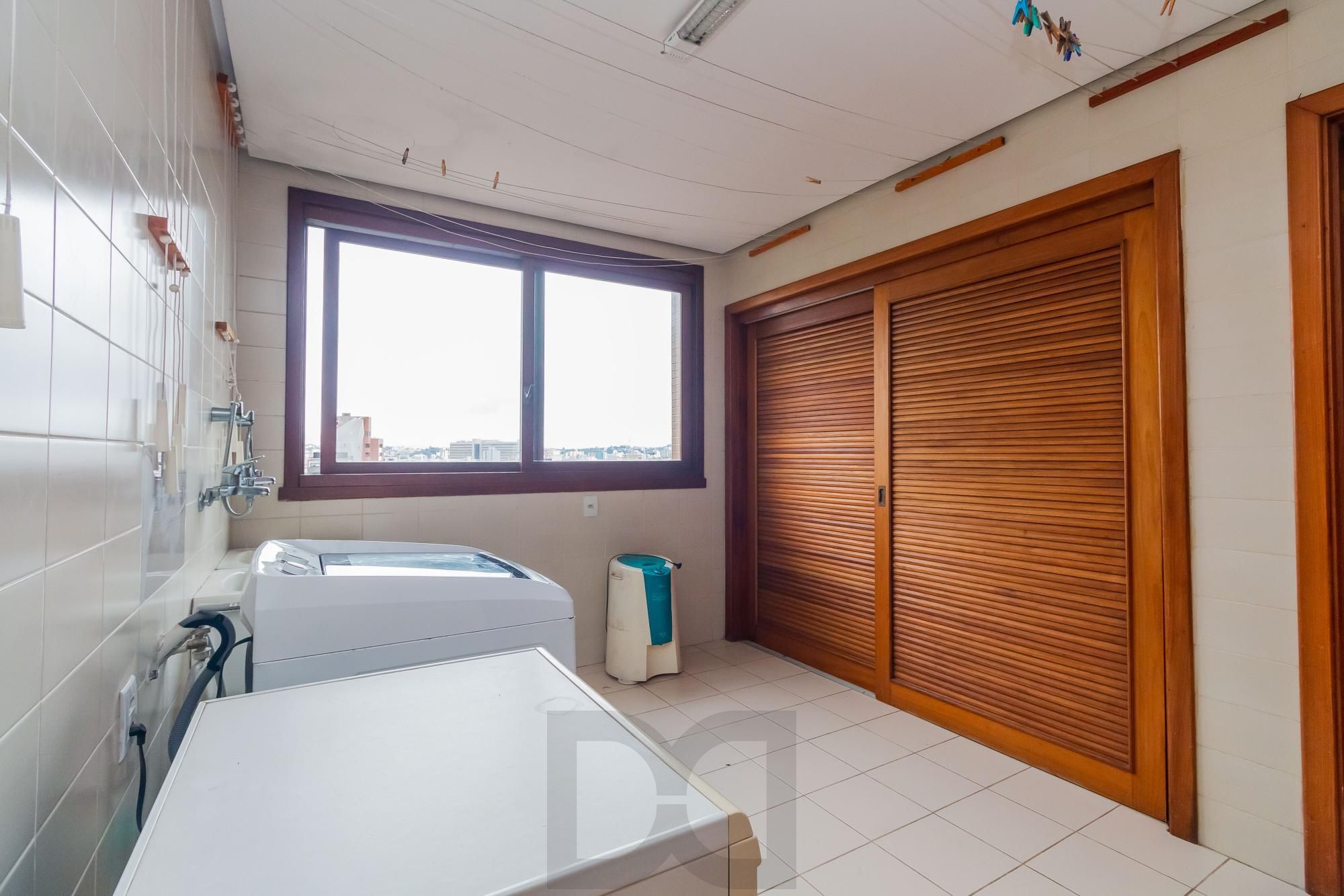 Maravilhoso apartamento no Bairro Moinhos de Vento com 4 dormitórios e 3 suítes. — foto 15