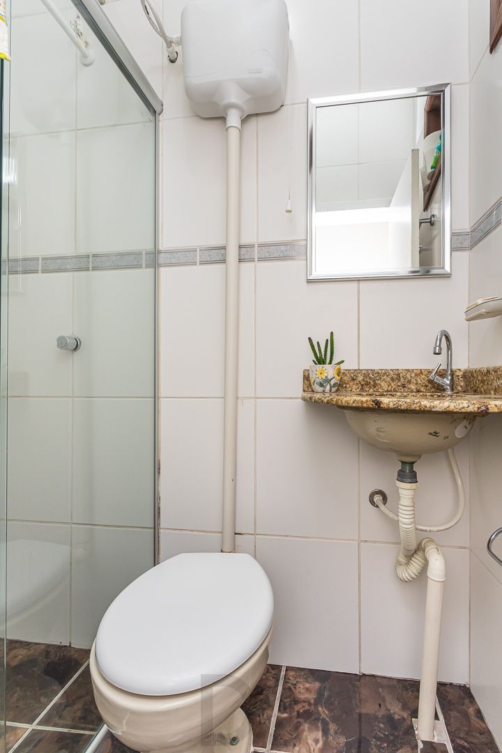 Belíssima casa com 272m² de área privativa, localizada no bairro Ipanema, a poucos metros da orla do Guaíba. — foto 70