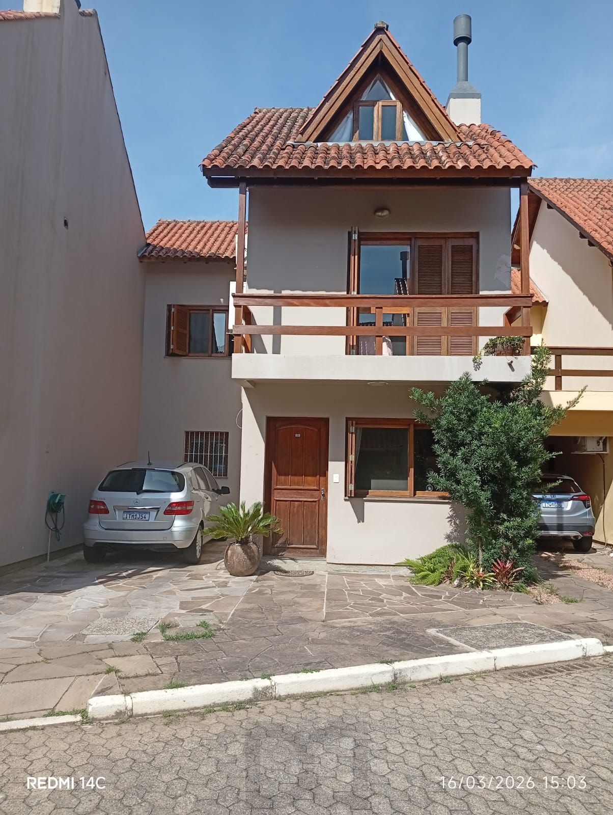 LINDA RESIDÊNCIA COM 3 DORMITÓRIOS NO BAIRRO GUARUJÁ — foto 1