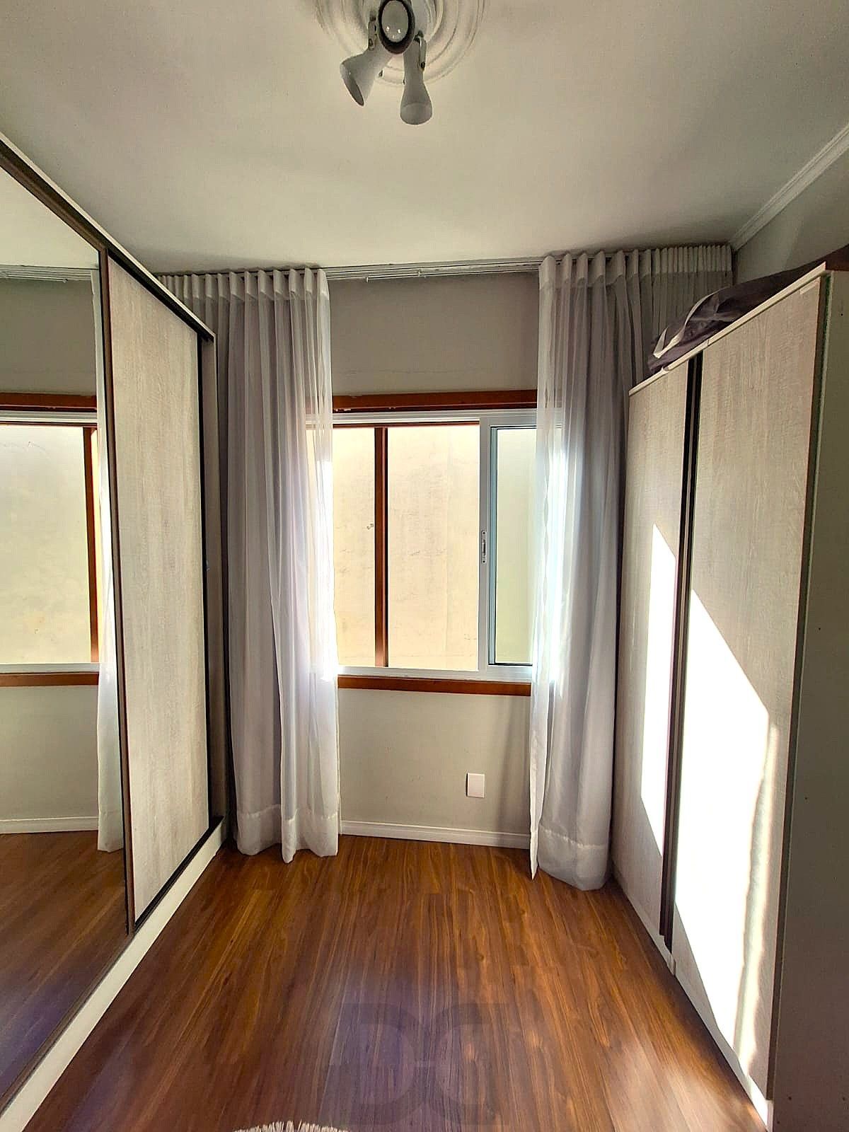Excelente apartamento no bairro Menino Deus, com 3 dormitórios, transformado em 2 dormitórios, sendo 1 suíte e 1 vaga de garagem. — foto 15