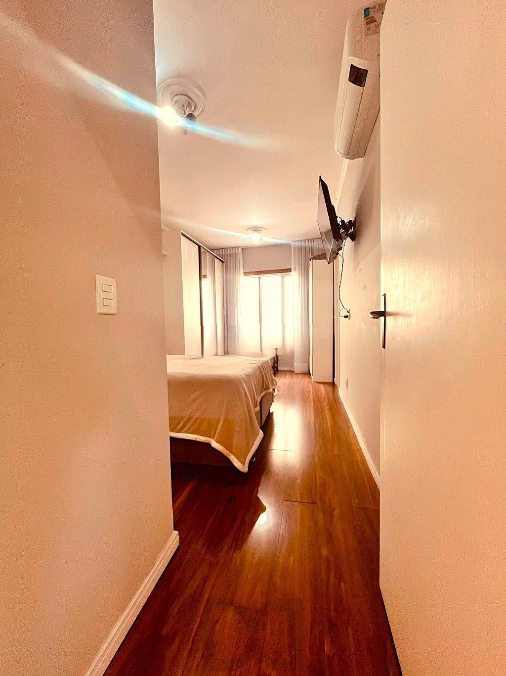 Excelente apartamento no bairro Menino Deus, com 3 dormitórios, transformado em 2 dormitórios, sendo 1 suíte e 1 vaga de garagem. — foto 12