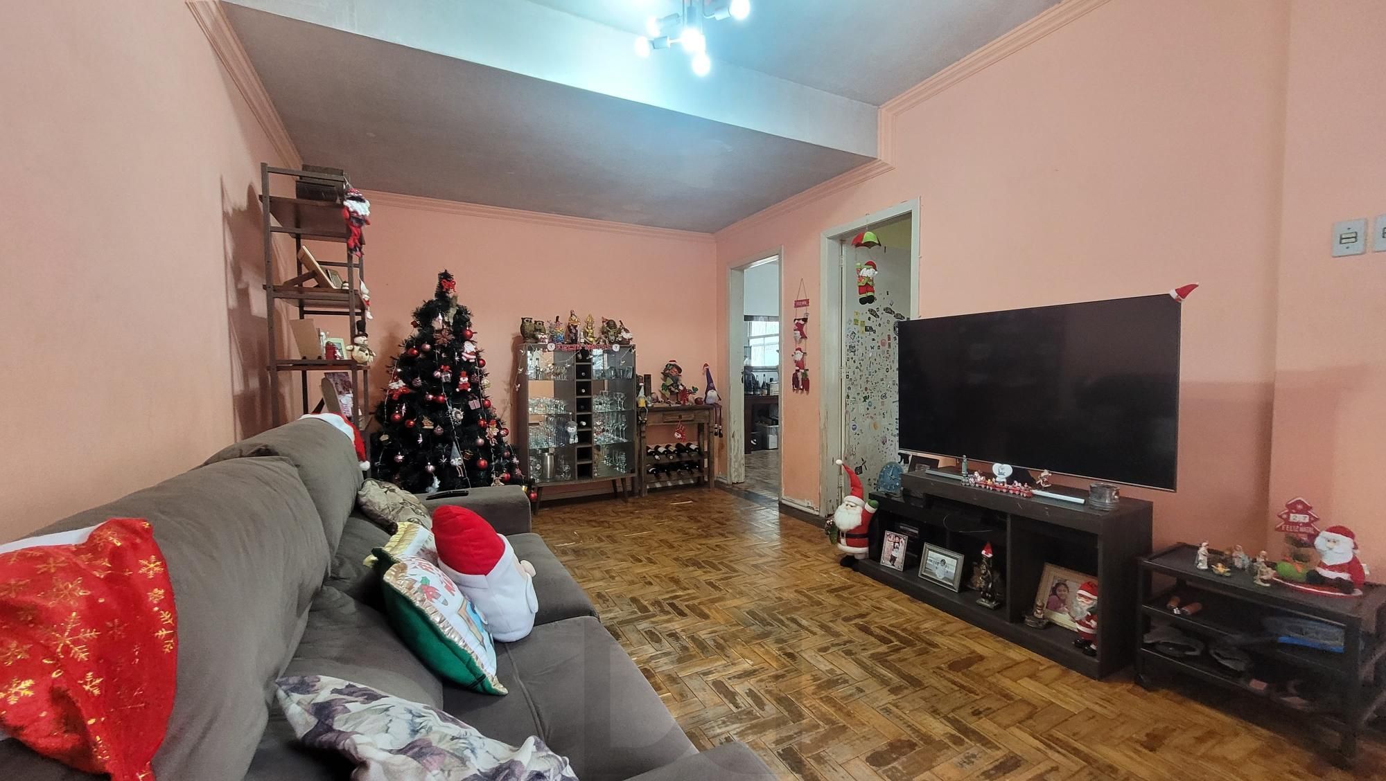 Casa com 220m2 de área privativa, 4 dormitórios, 1 suíte e 6 vagas de garagem. — foto 3