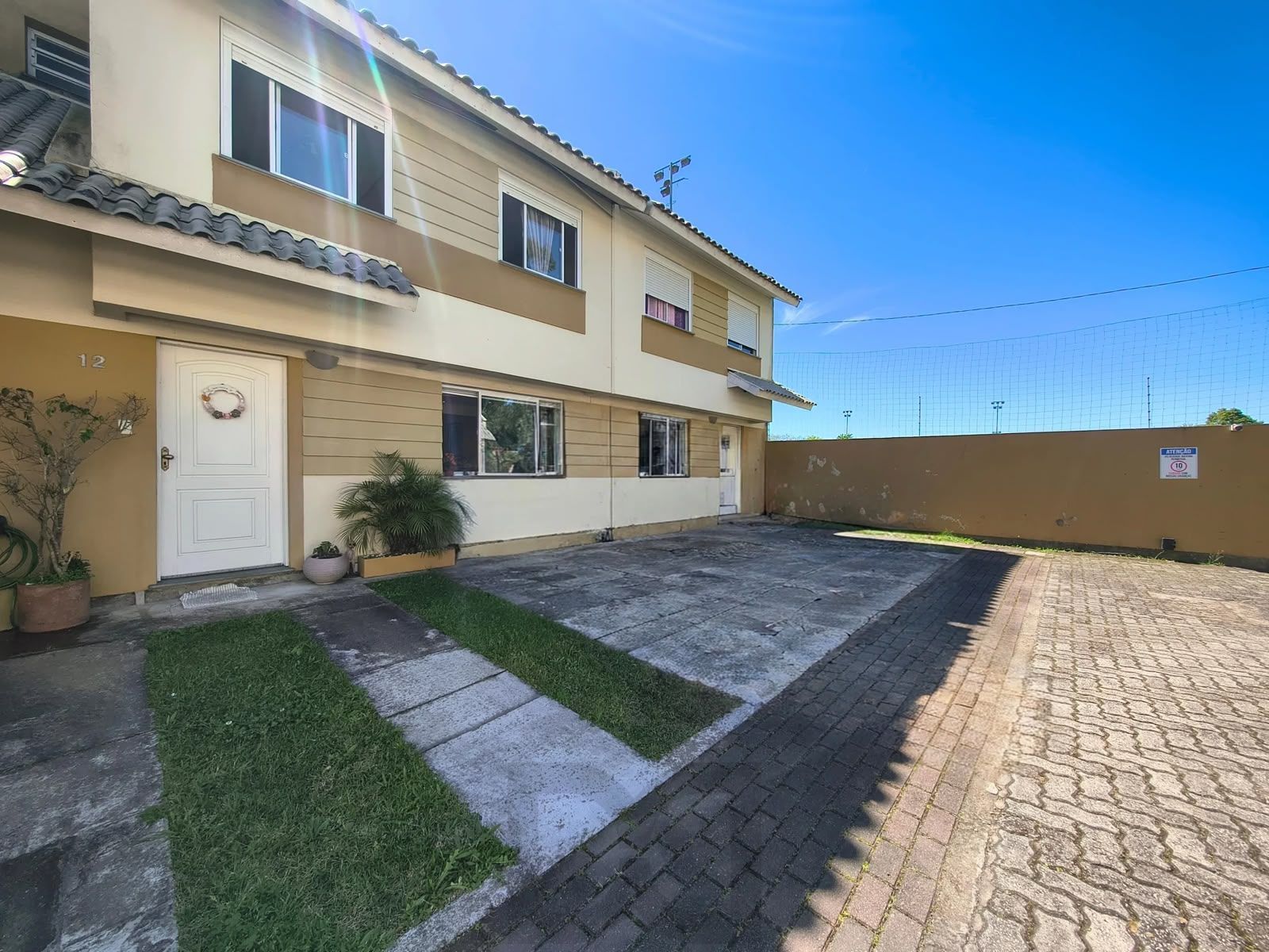Casa em Condomínio com 3 Dormitórios, 137 m² e 2 Vagas na Zona Sul de PoA. — foto 1