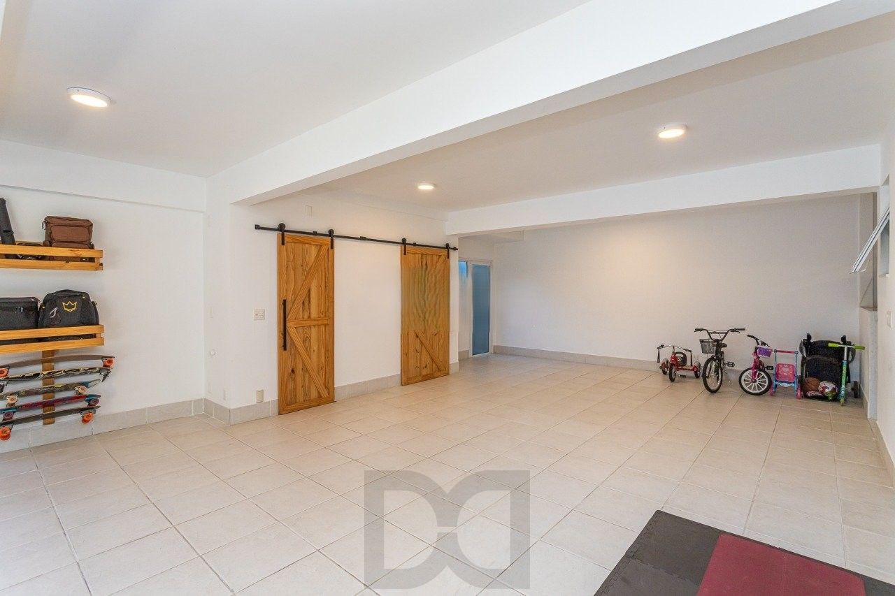 Casa em condomínio no Bairro Pedra Redonda de Alto Padrão construtivo. — foto 35