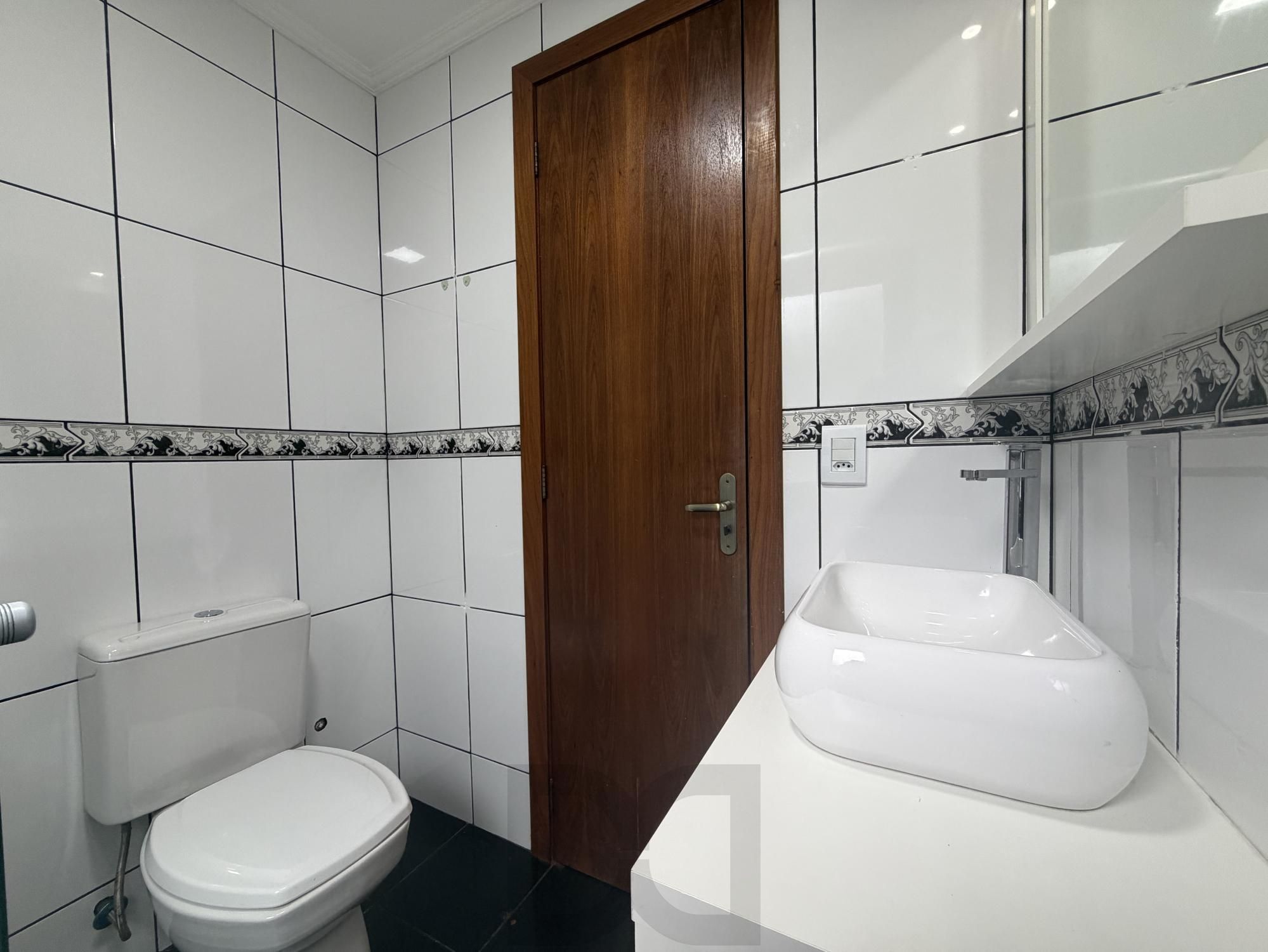 Apartamento Garden com 2 dormitórios, sendo 1 suíte, churrasqueira e lareira, 2 vagas de garagem cobertas. — foto 17