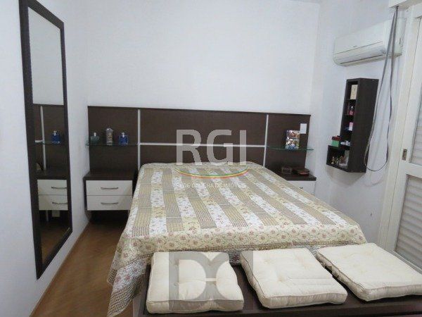 Excelente Residência em condomínio no Bairro Santo Antônio, com 3 dormitórios. — foto 9