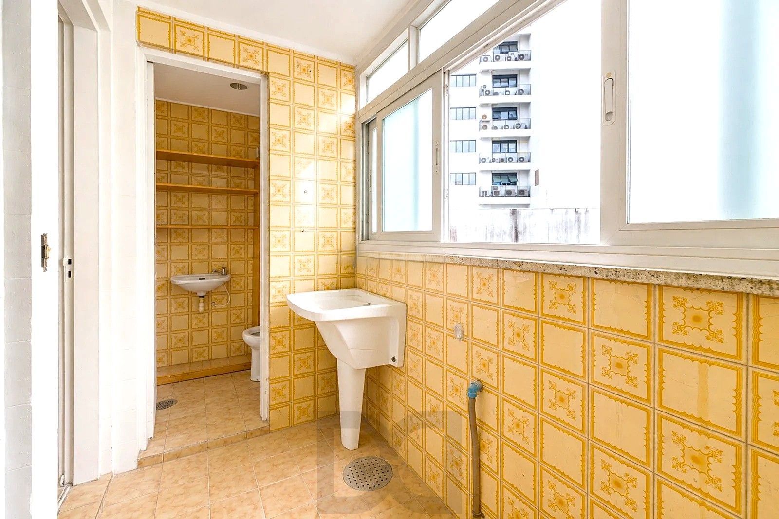 Excelente apartamento em localização privilegiada, na Avenida Dr. Nilo Peçanha com 2 dormitórios, 2 banheiros e 1 vaga de garagem. — foto 7
