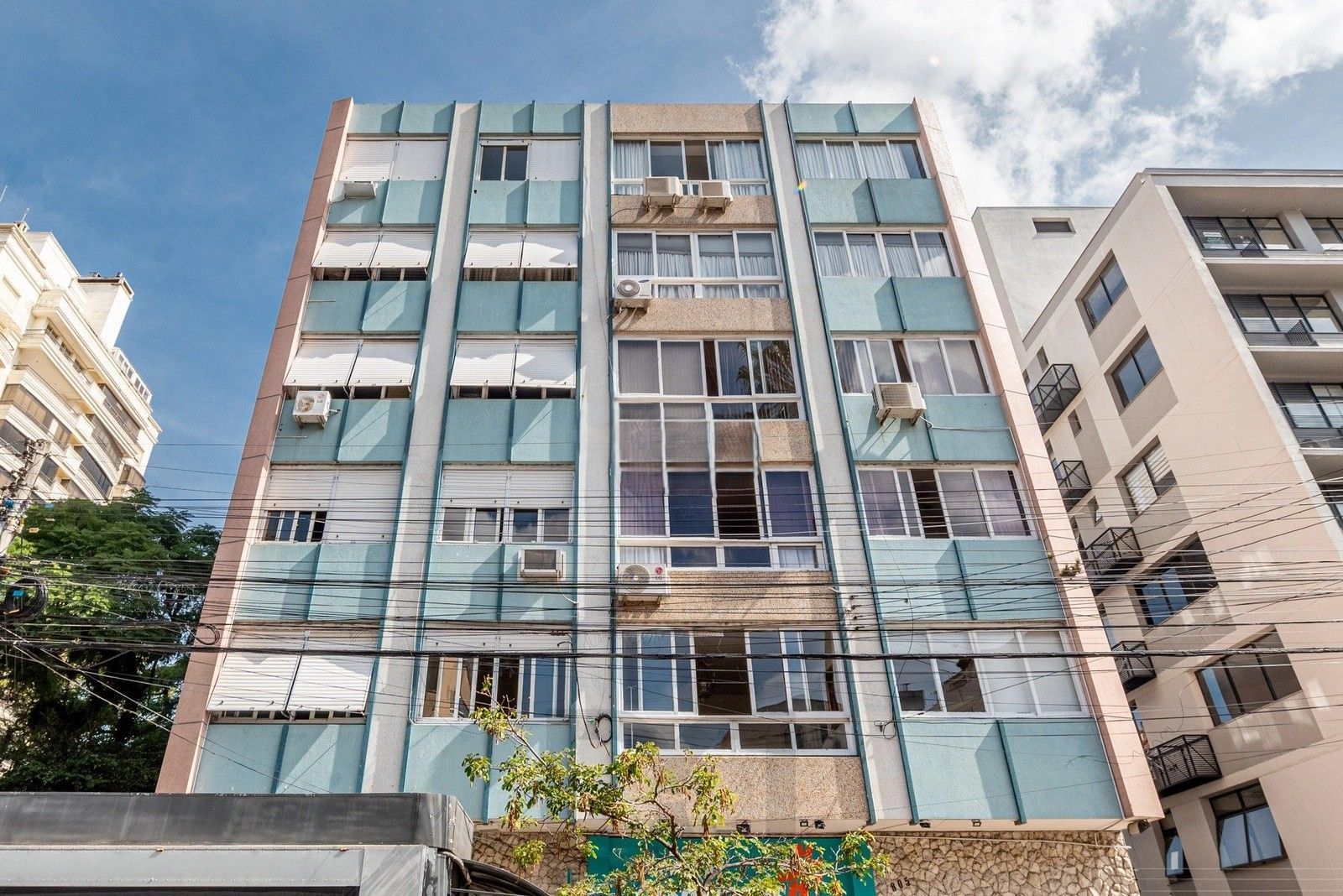 Excelente apartamento com 132m², 3 dormitórios e 2 vagas de garagem, no coração do bairro Menino Deus. — foto 29