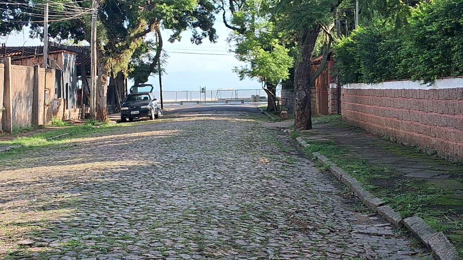 Terreno a meia quadra do pôr do sol da Orla do Guaíba no Bairro Ipanema. — foto 1