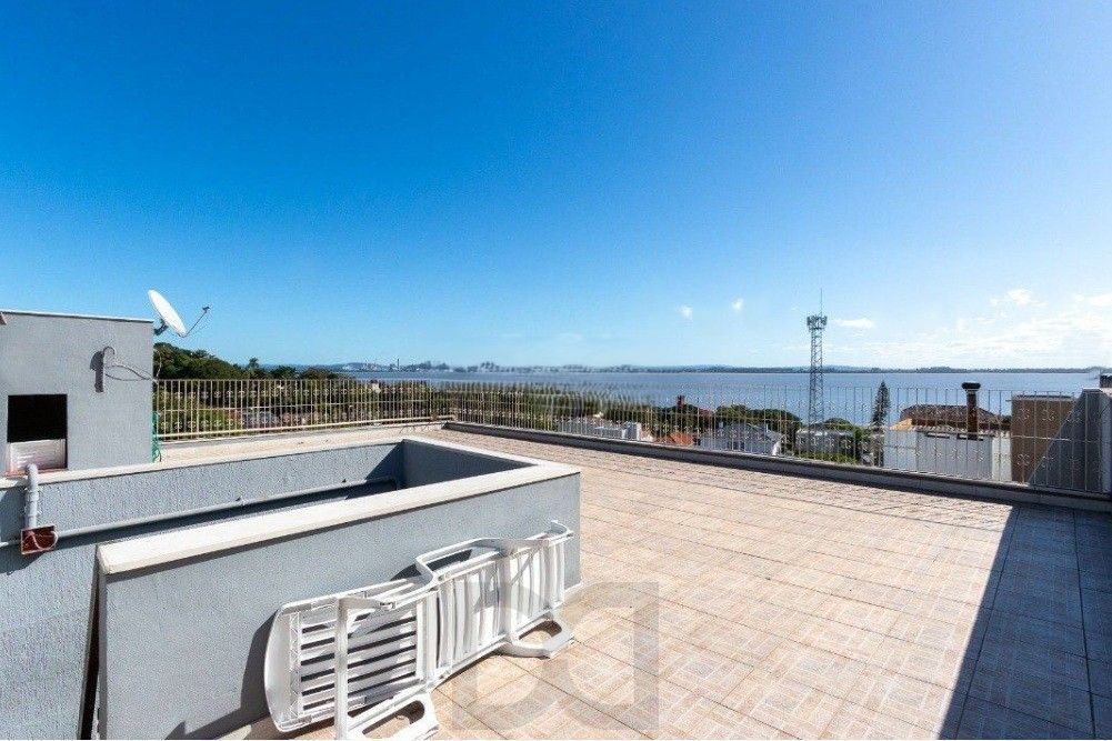 Excelente casa com 5 dormitórios, 2 suítes, 3 vagas de garagem e uma vista perene para o por do sol no Guaiba. — foto 1