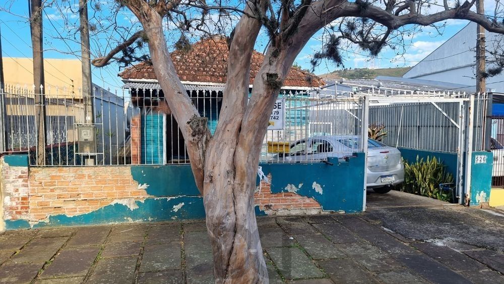 Casa mista, 4 dormitórios, sendo 1 suíte. — foto 1