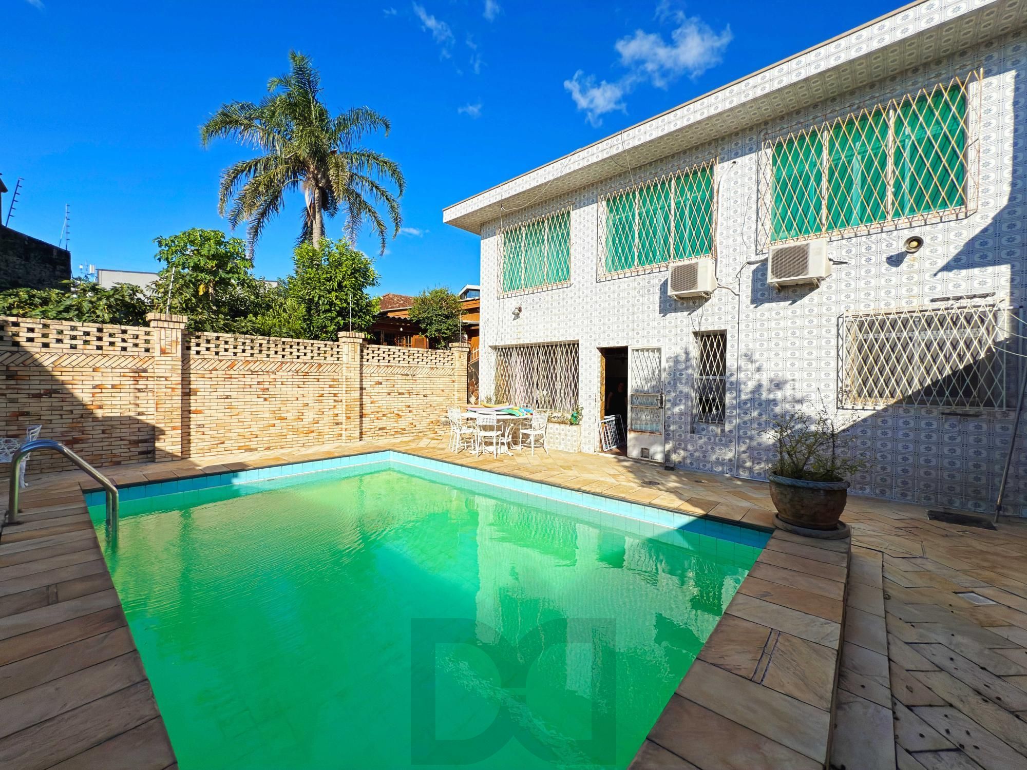 Ótima residência com 4 dormitórios, lareira e piscina no coração do bairro Tristeza. — foto 39
