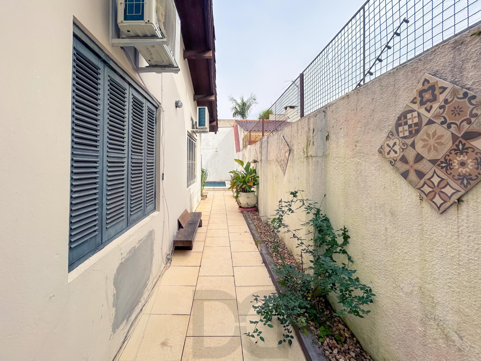 " Oportunidade" Linda Casa com 4 dormitórios, piscina, lareira e Salão de festas semimobiliada  Bairro Vila assunção — foto 35