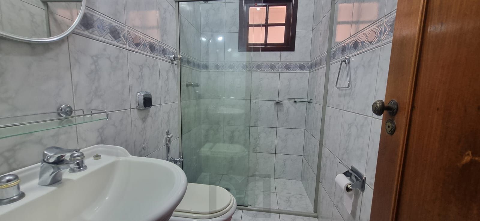 Ótima Residência com 3 dormitórios sendo 1suíte, no Bairro Ipanema. — foto 20