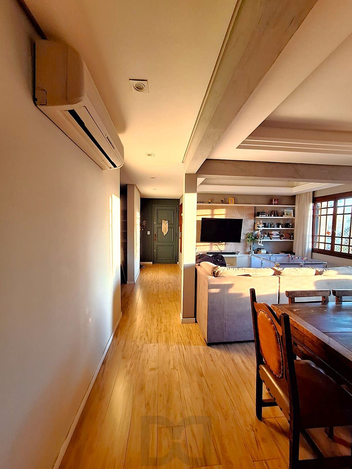 Excelente apartamento no bairro Menino Deus, com 3 dormitórios, transformado em 2 dormitórios, sendo 1 suíte e 1 vaga de garagem. — foto 7