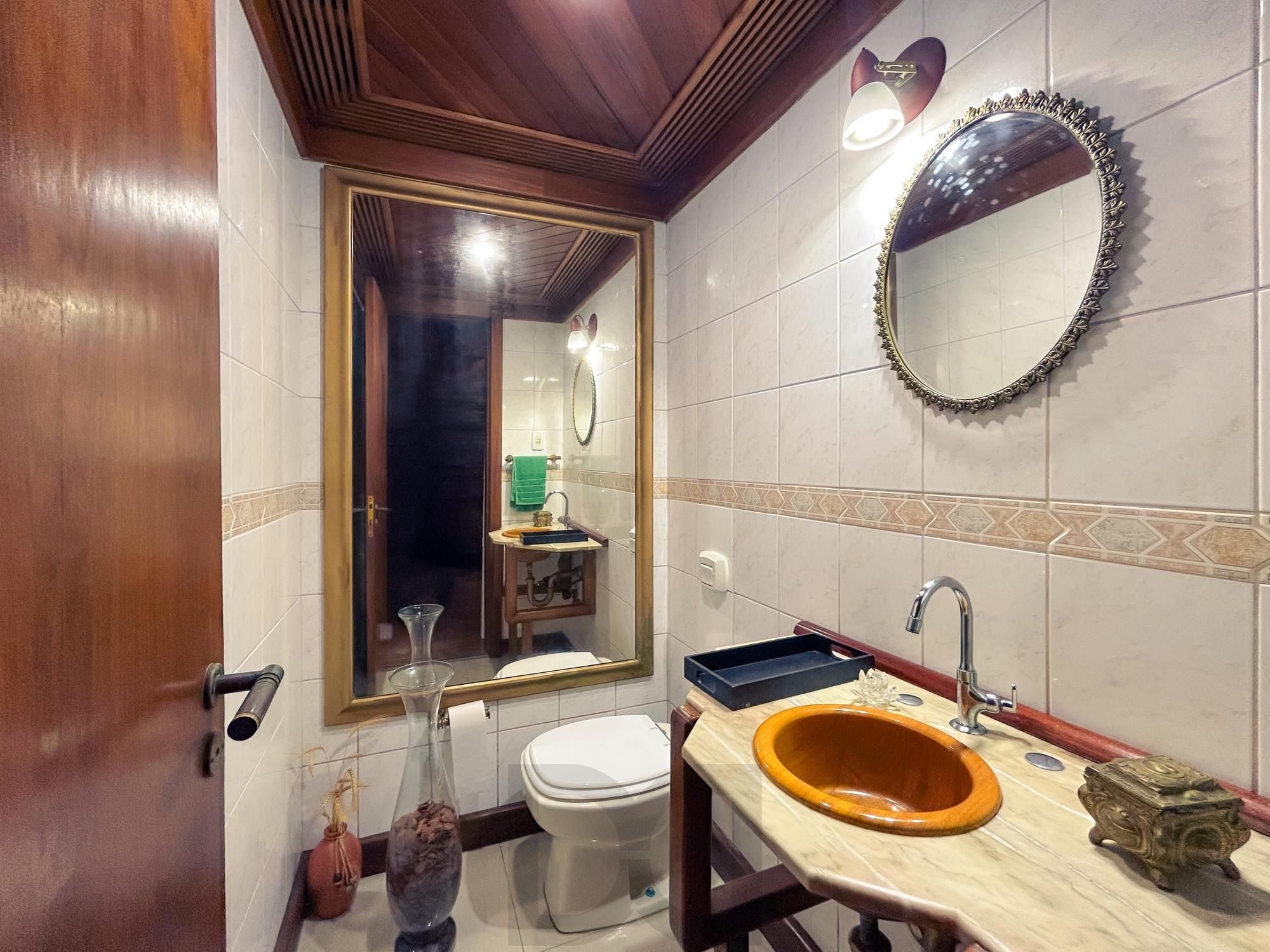 " Oportunidade" Linda Casa com 4 dormitórios, piscina, lareira e Salão de festas semimobiliada  Bairro Vila assunção — foto 40