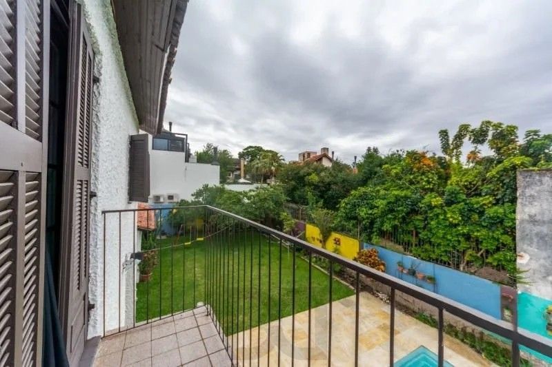 Belíssima casa de esquina, em estilo colonial com 277m2 de área privativa, terreno com 1014m2, 4 dormitórios e 3 suítes. — foto 20