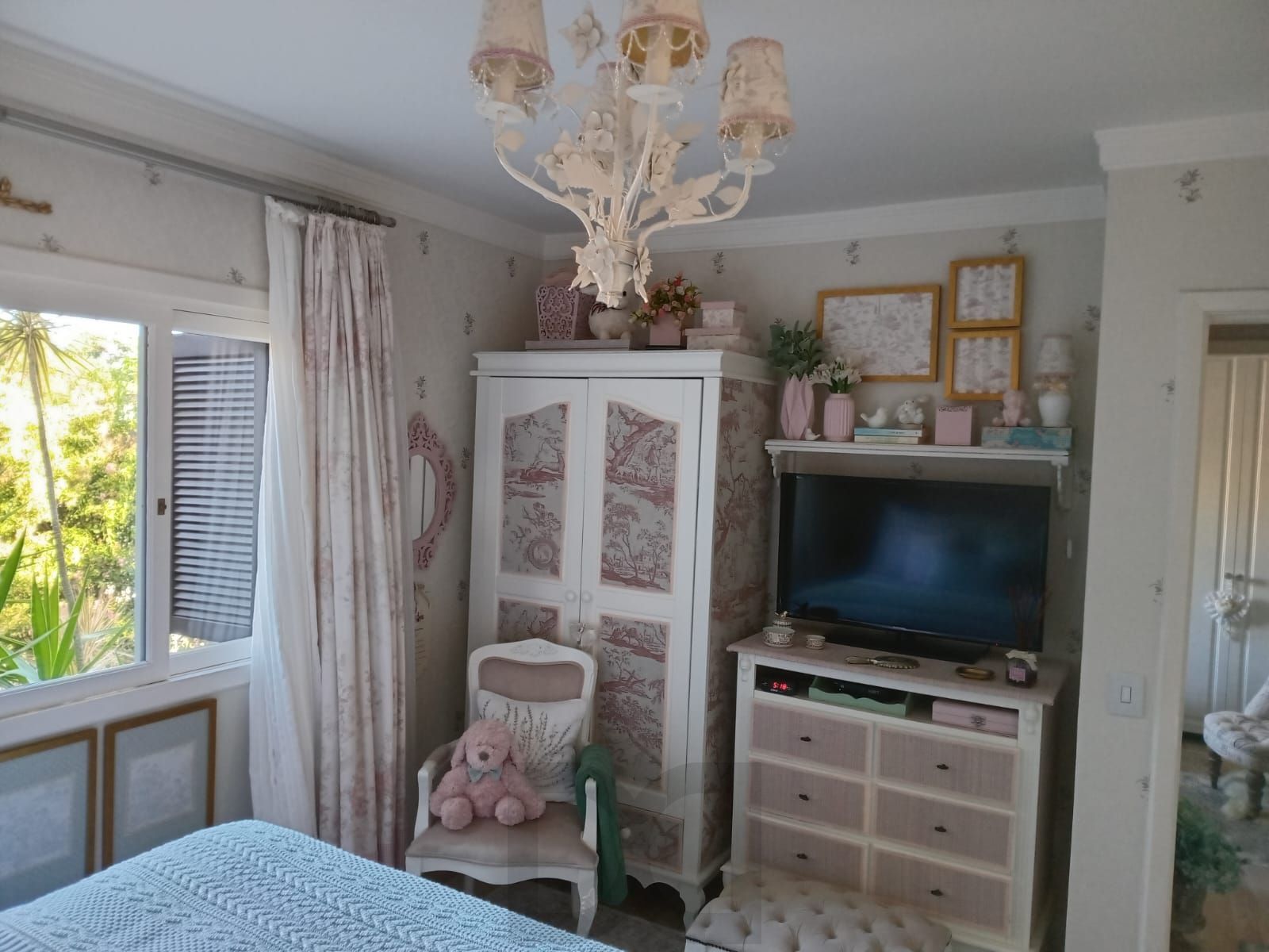 Ótimo apartamento Garden, 3 dormitórios, 1 suíte, lareira, sacada, no bairro Cristal. — foto 14