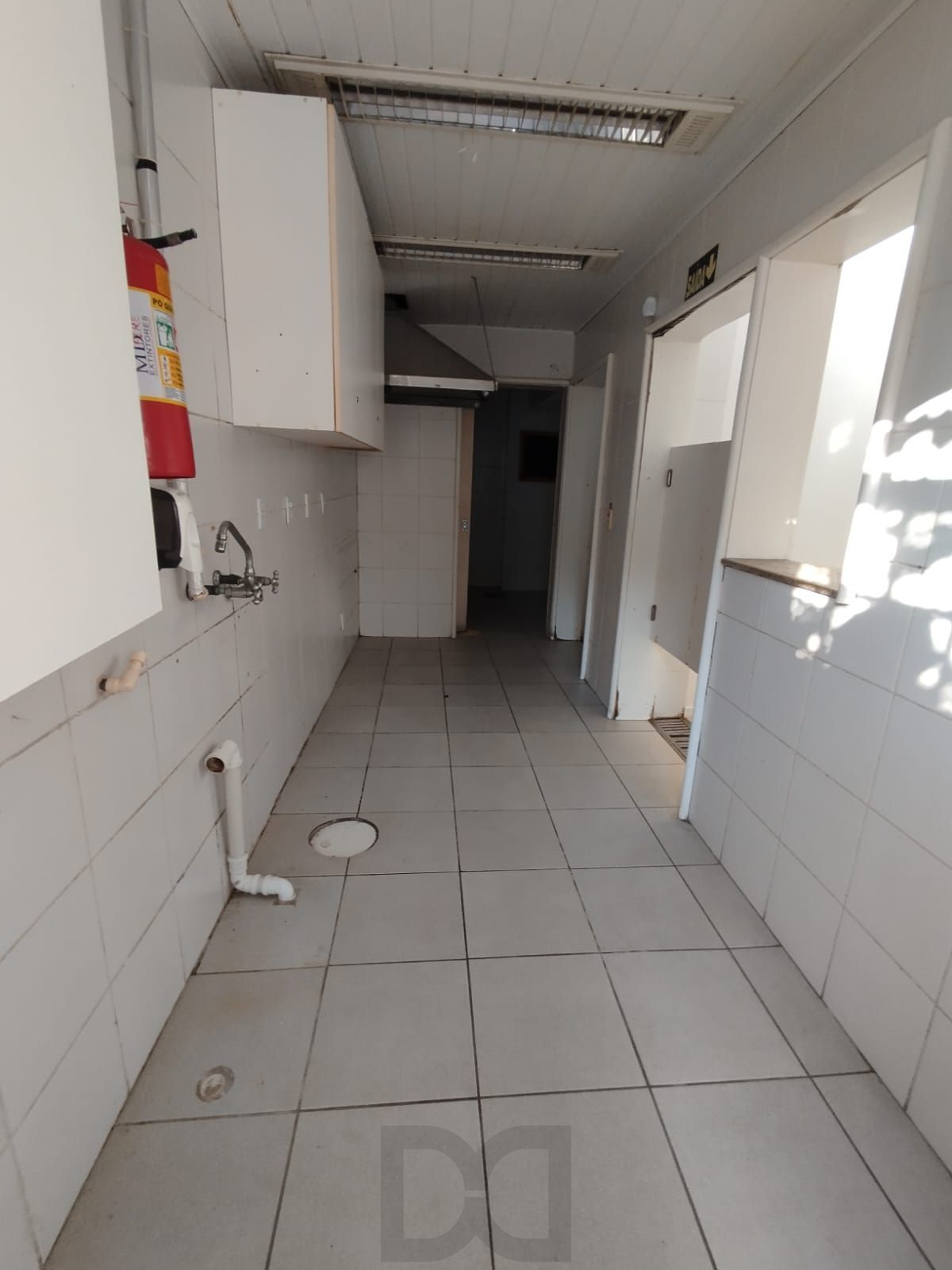 Loja na Tristeza com 360m², 17 vagas, 3 banheiros para locação. — foto 34
