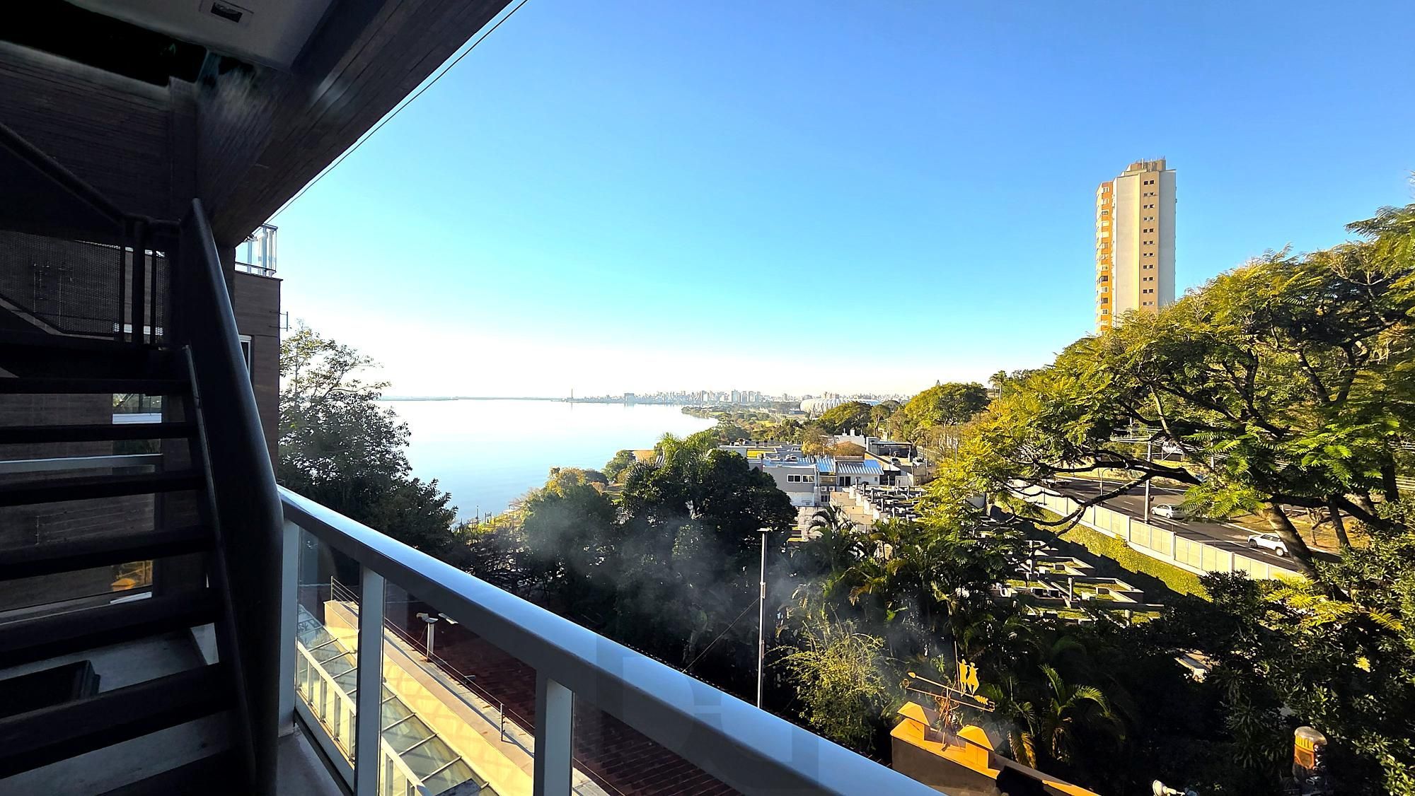 Cobertura de Alto Padrão com 357m2, 3 suítes e 3 vagas de garagem. Vista Permanente para o Guaíba | Porteira Fechada | Bairro Cristal. — foto 10