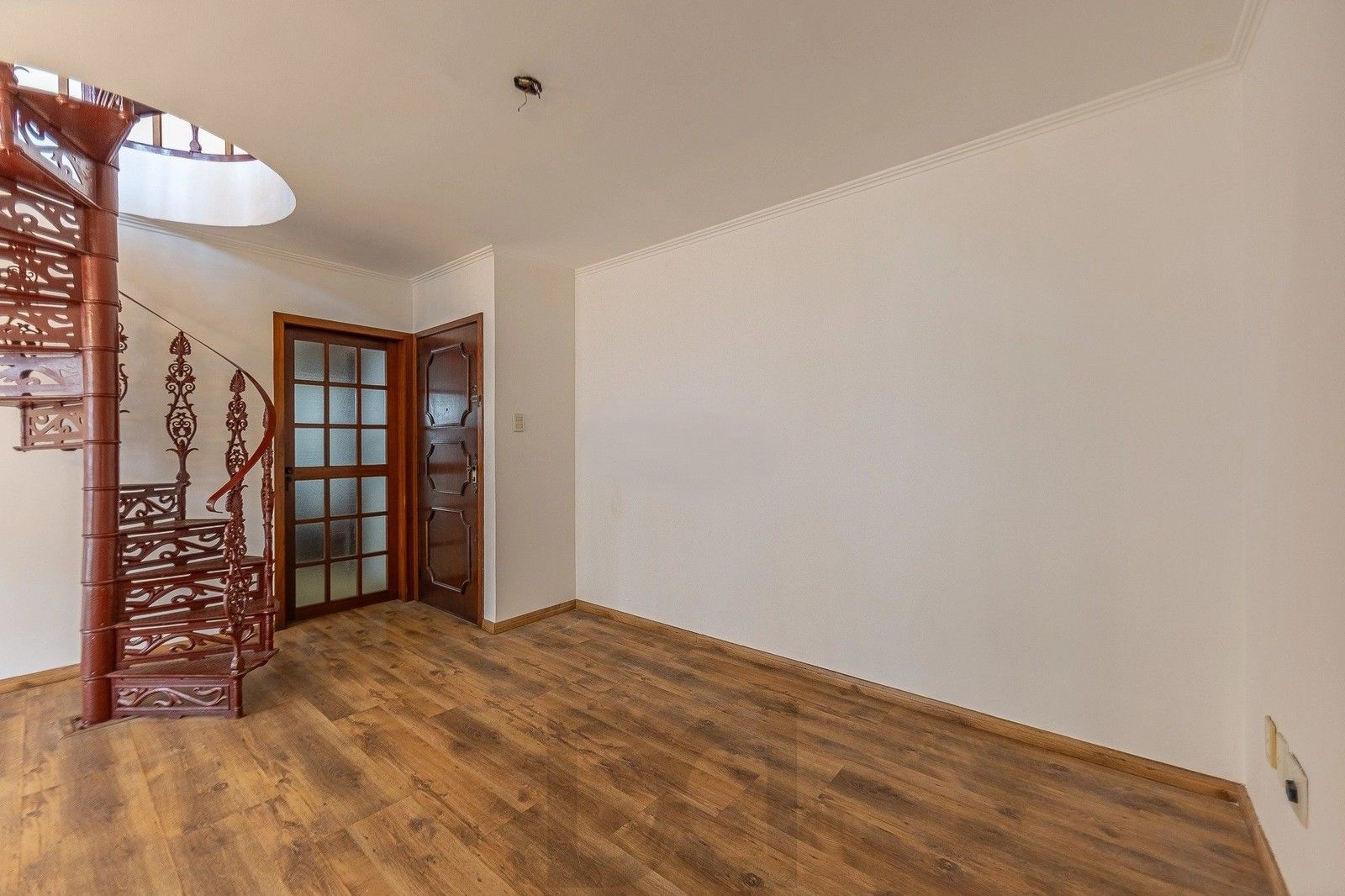 Cobertura duplex com 209,79m² de área privativa, conta com 3 dormitórios, 1 suíte e 2 vagas de garagem. — foto 4