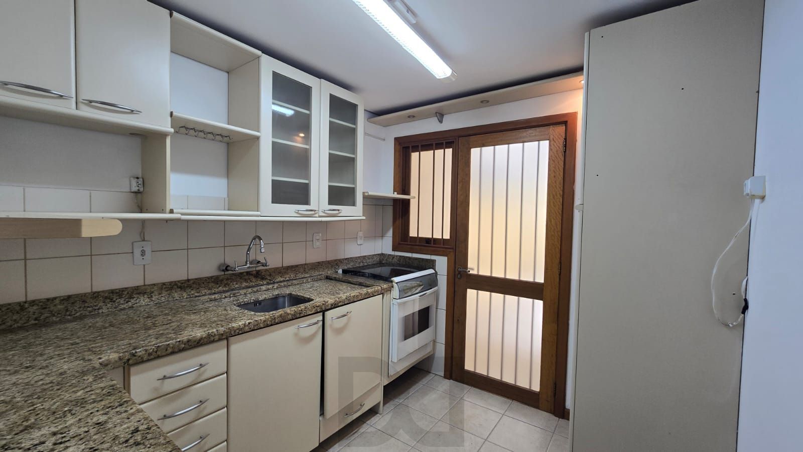 Casa em condomínio fechado com 3 dormitórios-1 suíte no Bairro Guarujá — foto 5
