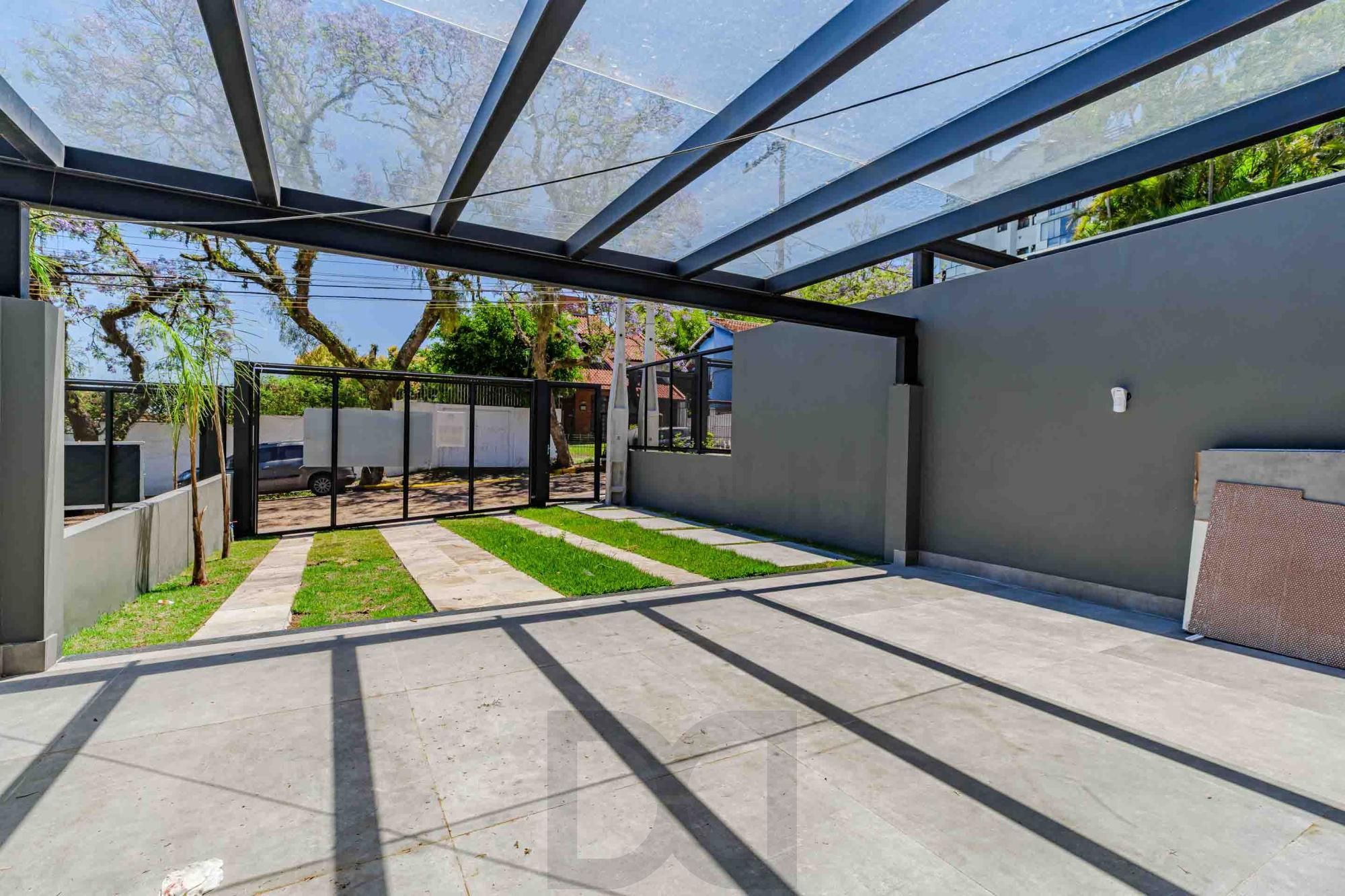 Casa contemporânea no bairro tristeza, 3 suítes, 4 vagas, amplo pátio — foto 2
