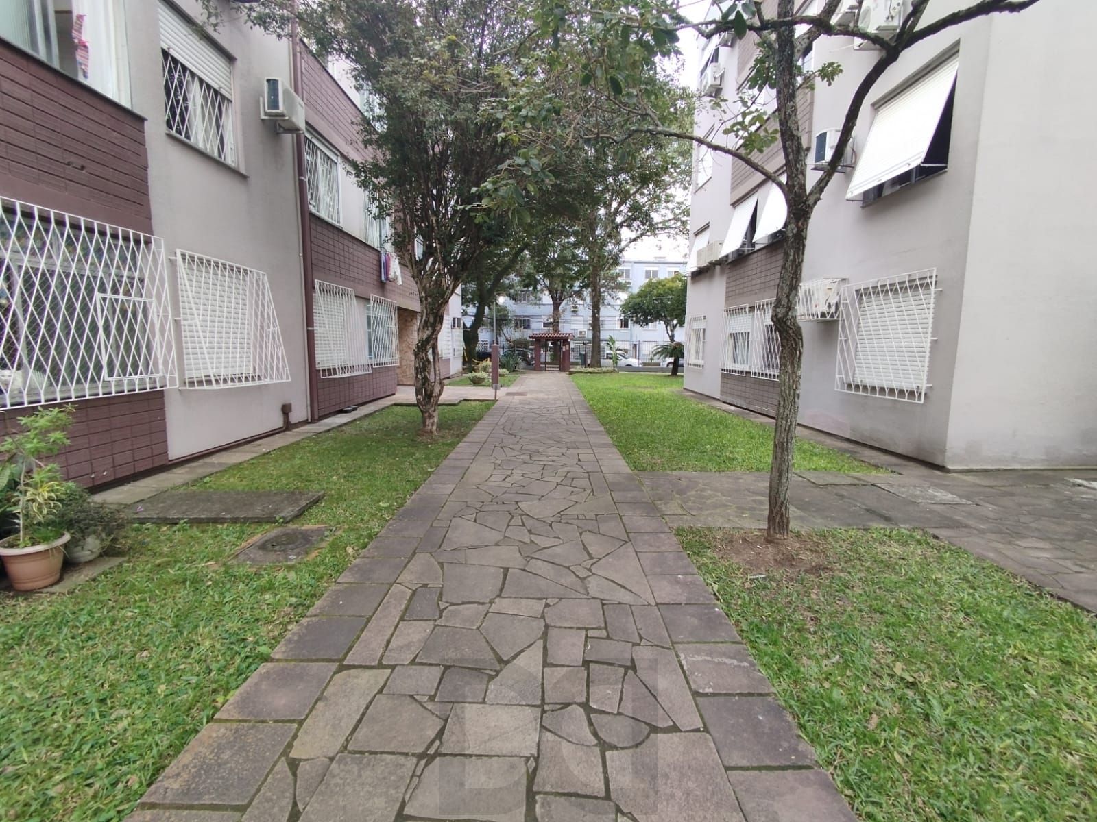 Apartamento 01 dormitório, sala, cozinha, banheiro,1 vaga rotativa. — foto 2