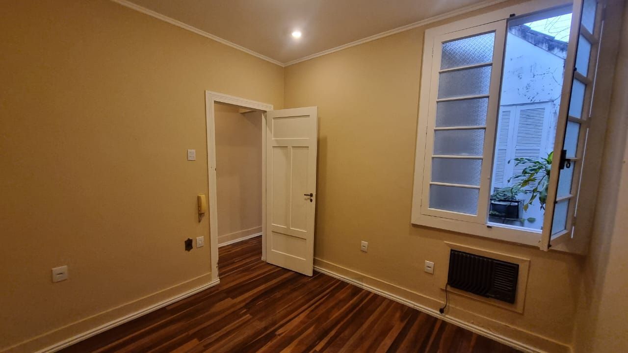 ótima casa transformada em comercial, com 3 salas, banho social, cozinha, pátio, em localização privilegiada no bairro. — foto 7
