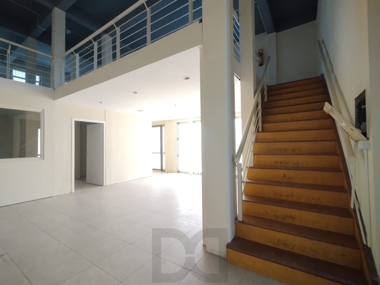 Excelente loja com 400m, 4 banheiros, 3 vagas, mezanino, fácil acesso e grande visibilidade no bairro Tristeza — foto 15