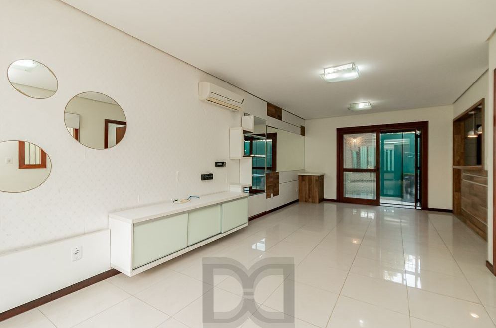 Casa em condomínio Fechado no Bairro Ipanema c/3 dormitórios. — foto 2