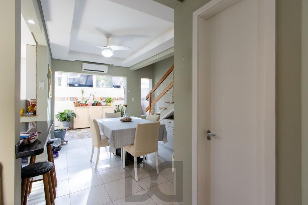 Casa em condomínio, com 3 quartos, com suíte, 2 vagas cobertas, churrasqueira, no Bairro Nonoai. — foto 6