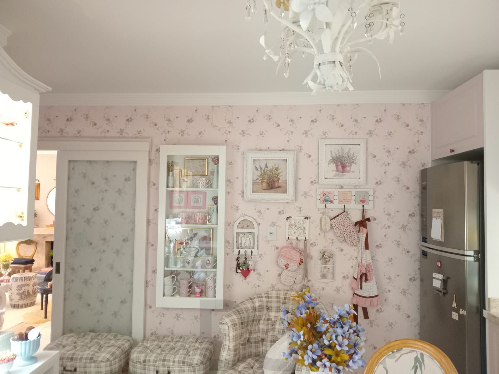 Ótimo apartamento Garden, 3 dormitórios, 1 suíte, lareira, sacada, no bairro Cristal. — foto 22