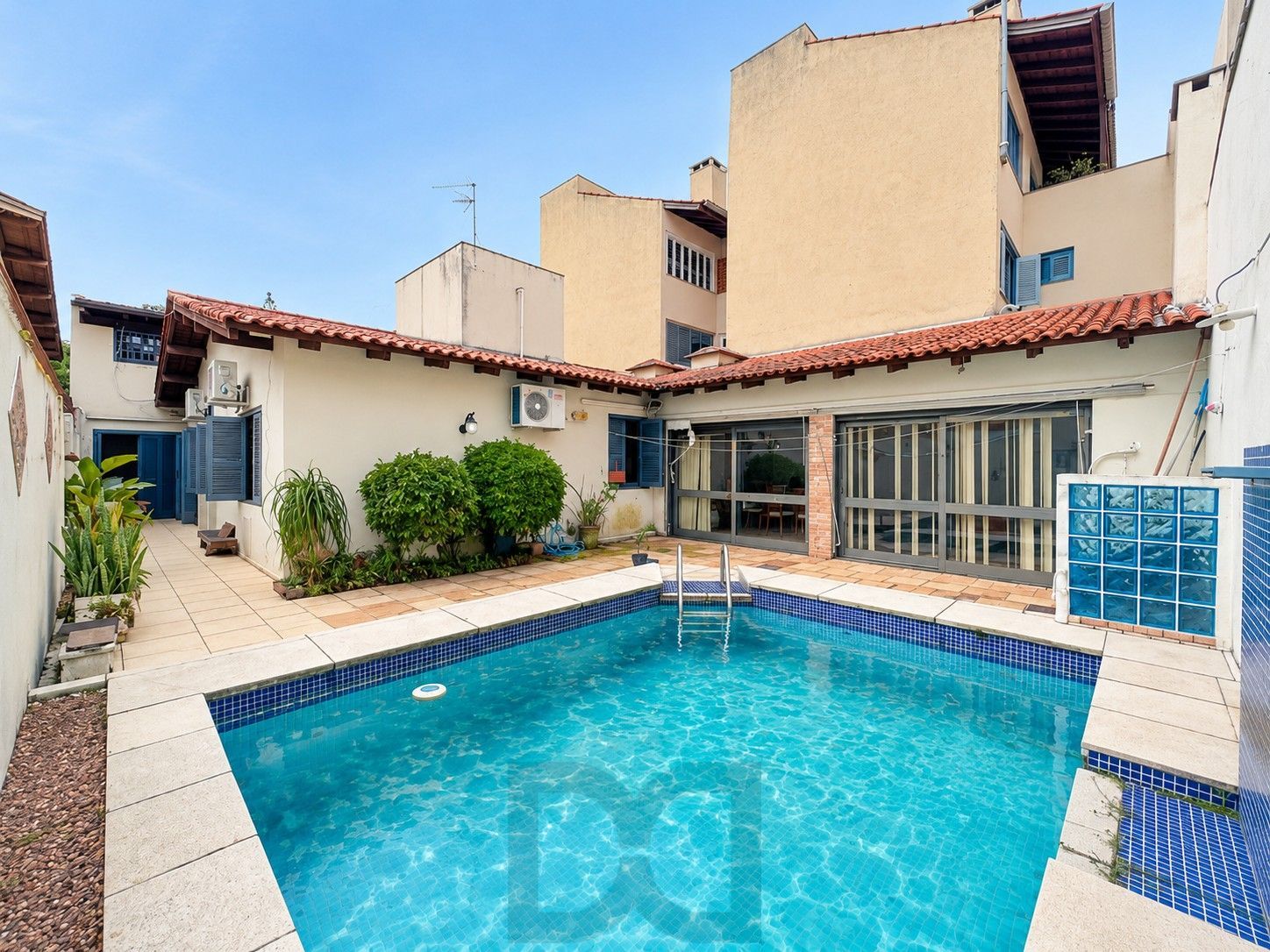 " Oportunidade" Linda Casa com 4 dormitórios, piscina, lareira e Salão de festas semimobiliada Bairro Vila assunção — foto 40